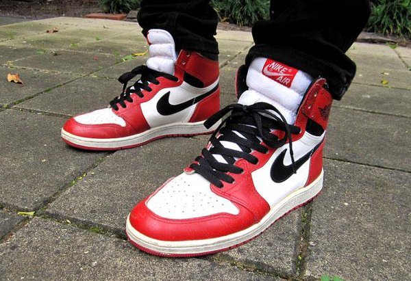 nike air jordan 1 retro red white black